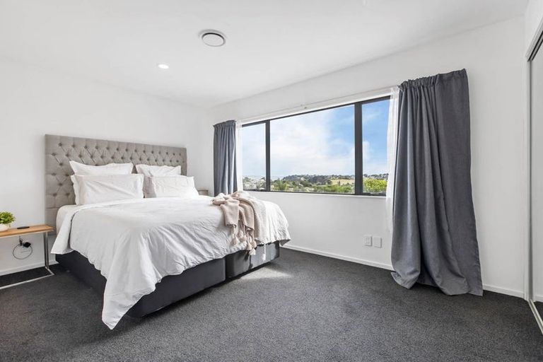 Photo of property in 16 Moera Place, Stanmore Bay, Whangaparaoa, 0932