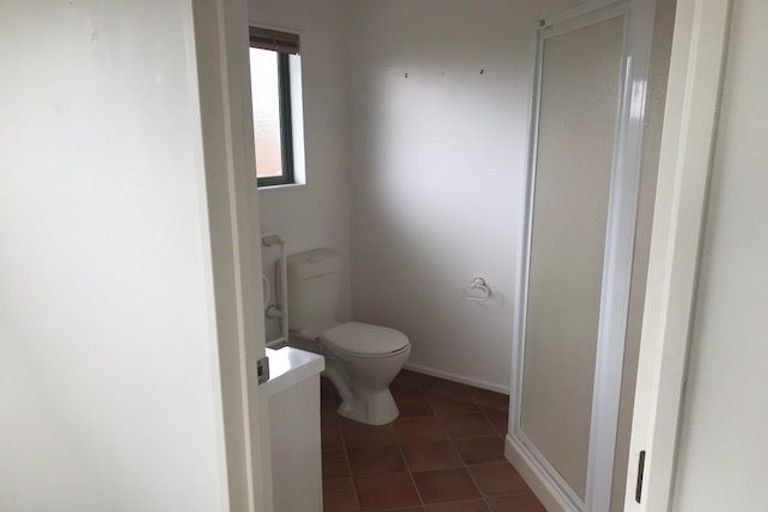 Photo of property in 11 Mannikin Place, Unsworth Heights, Auckland, 0632