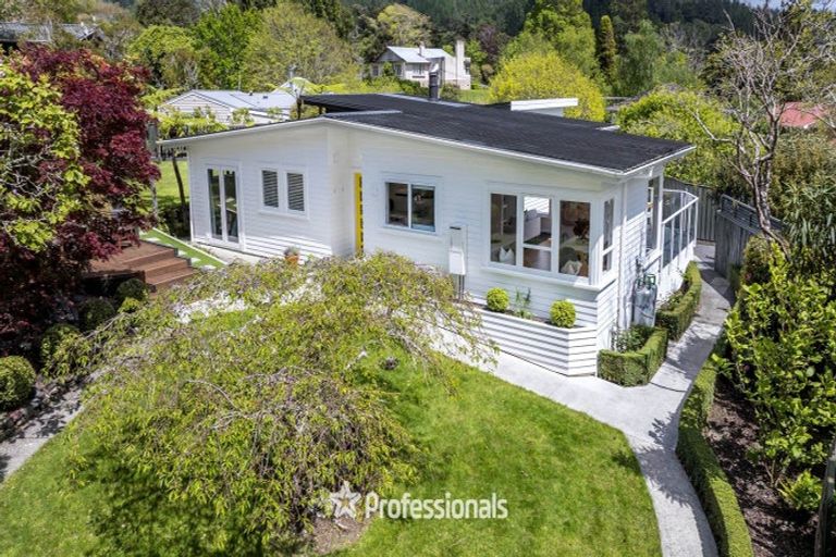 Photo of property in 6 Fendalton Crescent, Pinehaven, Upper Hutt, 5019
