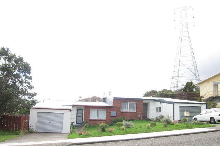 Photo of property in 57a Horokiwi Road West, Newlands, Wellington, 6037