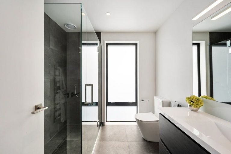 Photo of property in 96b Apu Crescent, Lyall Bay, Wellington, 6022