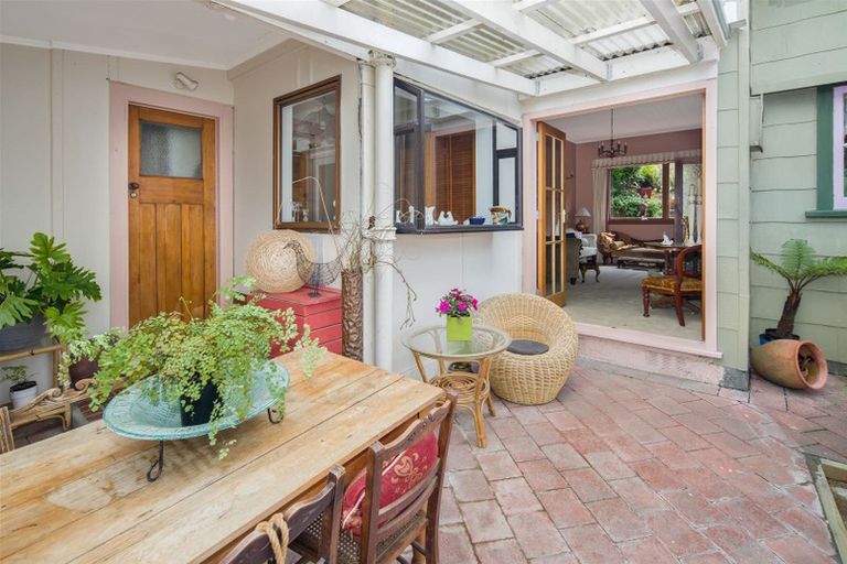 Photo of property in 43 Bassett Road, Johnsonville, Wellington, 6037