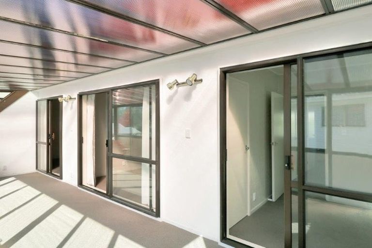 Photo of property in 39 Thurleigh Grove, Karori, Wellington, 6012