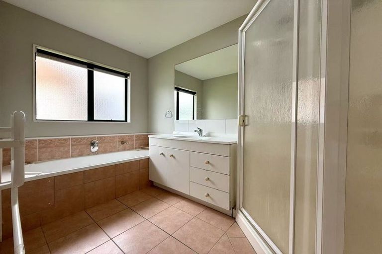 Photo of property in 11 Van Dyke Place, West Harbour, Auckland, 0618