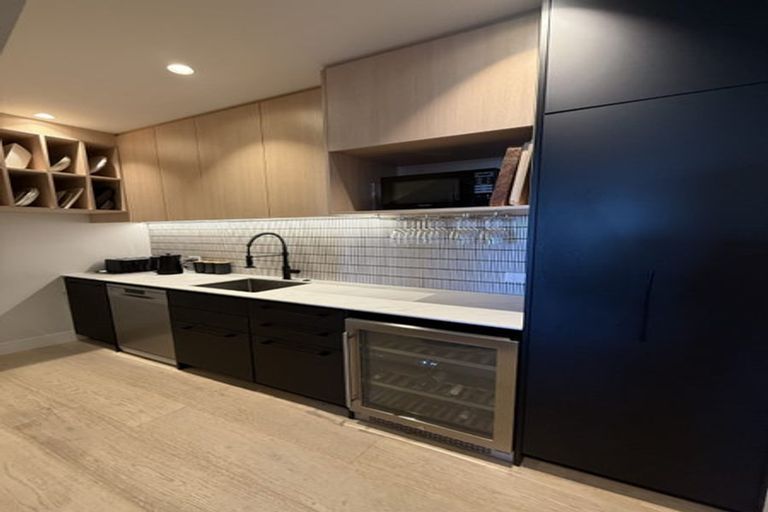 Photo of property in 31 Oakpark Place, West Harbour, Auckland, 0618