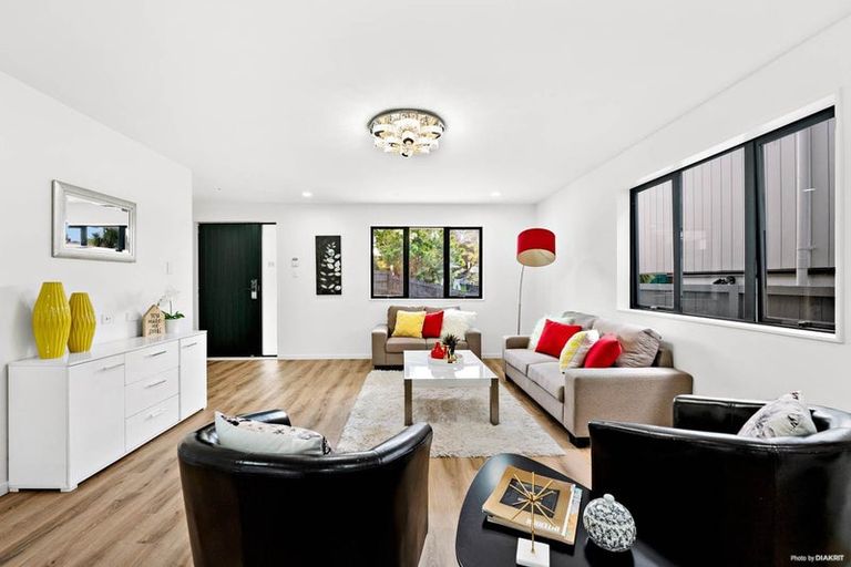 Photo of property in 7 Liban Place, Massey, Auckland, 0614