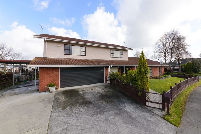 Photo of property in 14 Peter Hall Drive, Kelvin Grove, Palmerston North, 4414