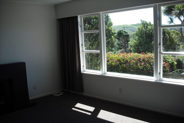 Photo of property in 19a Huntingdon Street, Northland, Wellington, 6012
