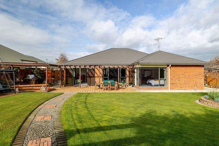 Photo of property in 62 Royal Oak Drive, Kelvin Grove, Palmerston North, 4414