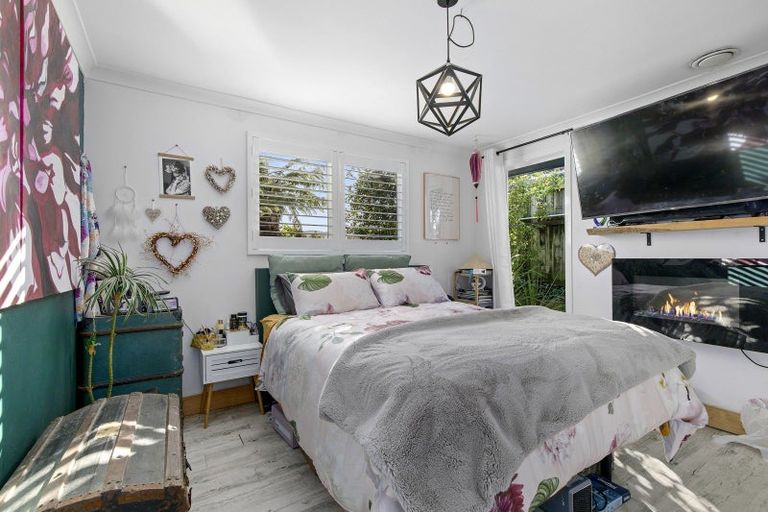 Photo of property in 27 Edelweiss Grove, Timberlea, Upper Hutt, 5018