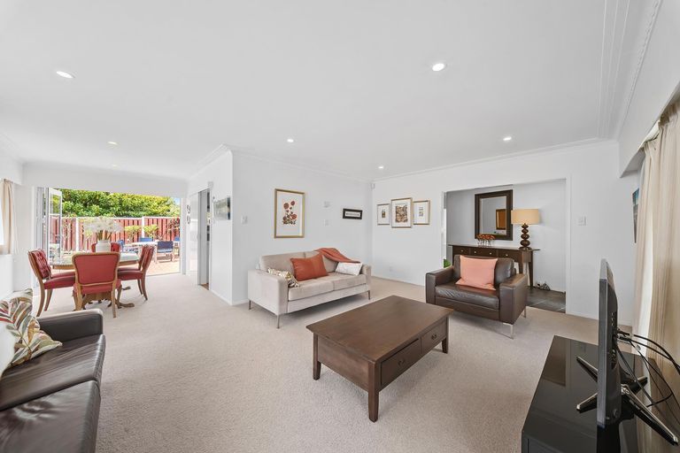 Photo of property in 10 Alf Walker Place, Papakura, 2110