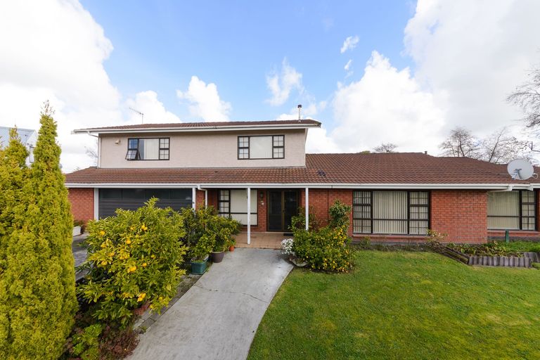 Photo of property in 14 Peter Hall Drive, Kelvin Grove, Palmerston North, 4414