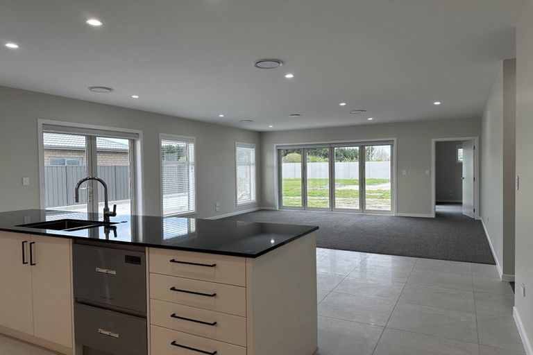 Photo of property in 11 Cassin Place, Taradale, 4112