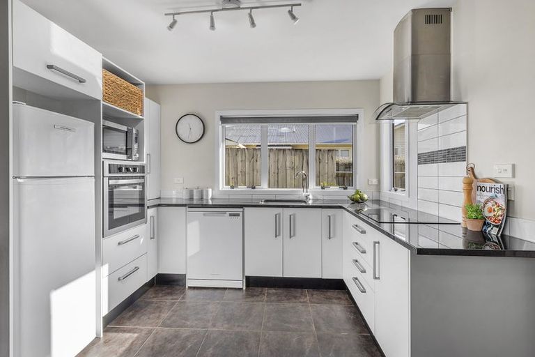 Photo of property in 4 Melville Street, Tawa, Wellington, 5028
