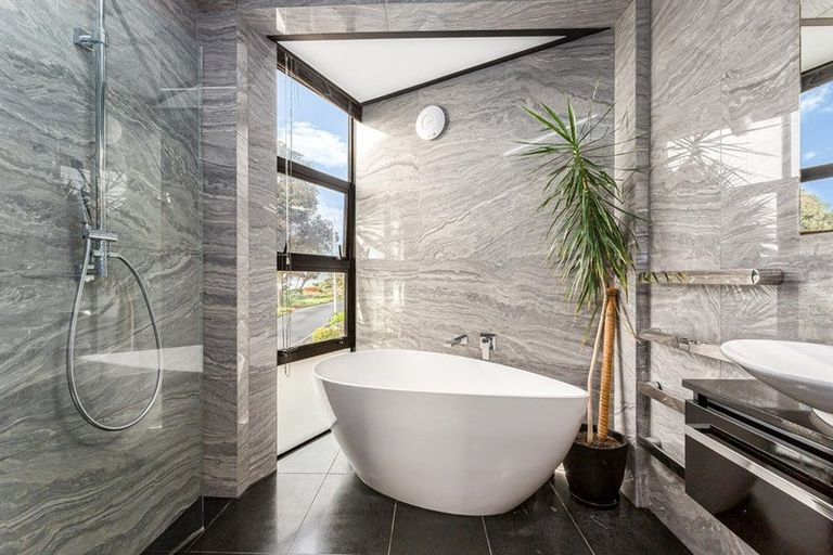 Photo of property in 377a Karaka Bay Road, Karaka Bays, Wellington, 6022