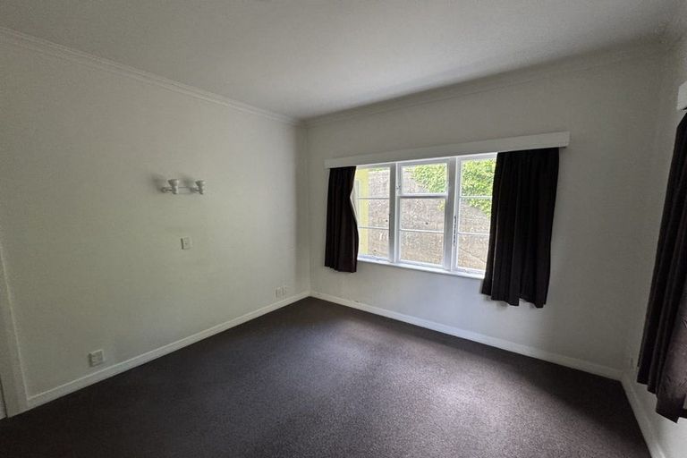 Photo of property in 5 Harland Street, Brooklyn, Wellington, 6021