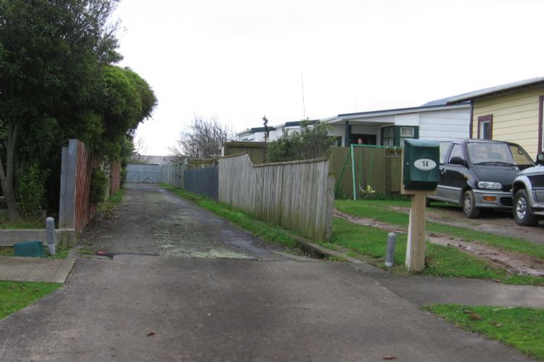 Photo of property in 14 Perrin Place, Kelvin Grove, Palmerston North, 4414