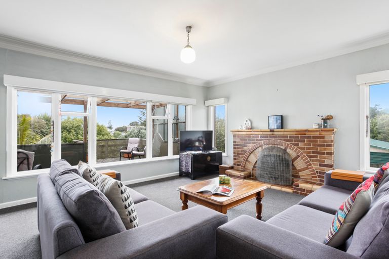 Photo of property in 32 Evans Road, Glen Eden, Auckland, 0602