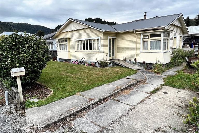Photo of property in 49 Shiel Street, Reefton, 7830