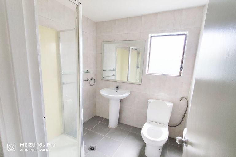 Photo of property in 20b Roberts Road, Te Atatu South, Auckland, 0610