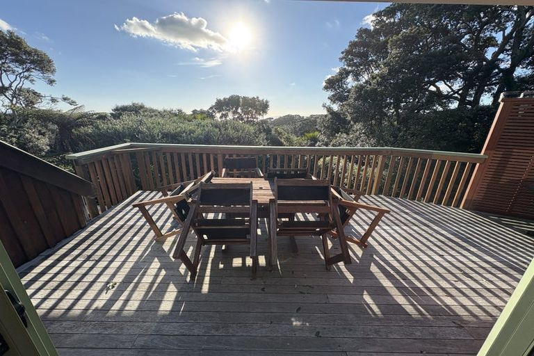 Photo of property in 15 Domain Crescent, Muriwai, Waimauku, 0881