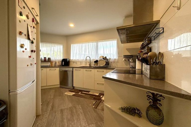 Photo of property in 2/279 Hobsonville Road, Hobsonville, Auckland, 0618