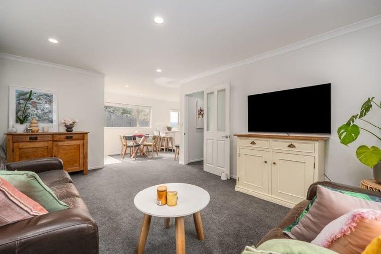 Photo of property in 50 Erlestoke Crescent, Churton Park, Wellington, 6037