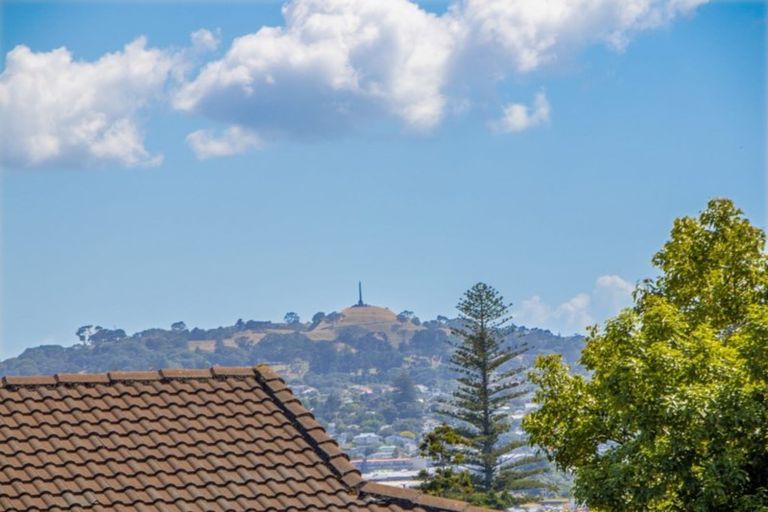 Photo of property in 5a Matchett Way, Mangere Bridge, Auckland, 2022