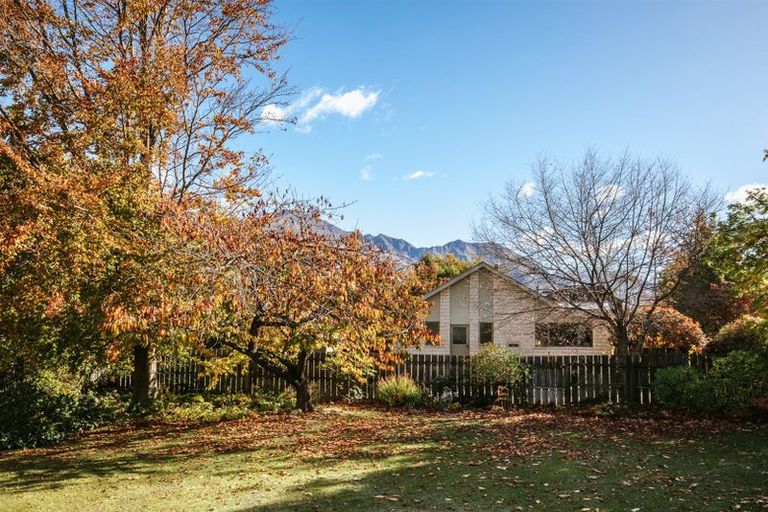 Photo of property in 1 Hunter Crescent, Wanaka, 9305