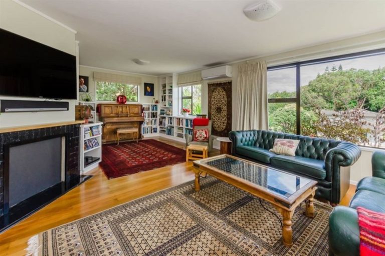 Photo of property in 21 Ocean Road, Paraparaumu Beach, Paraparaumu, 5032