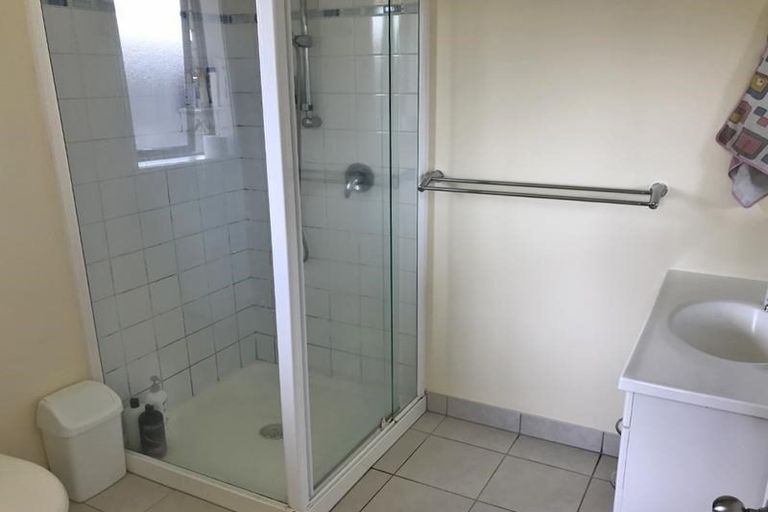 Photo of property in 11 Holsten Place, Massey, Auckland, 0614