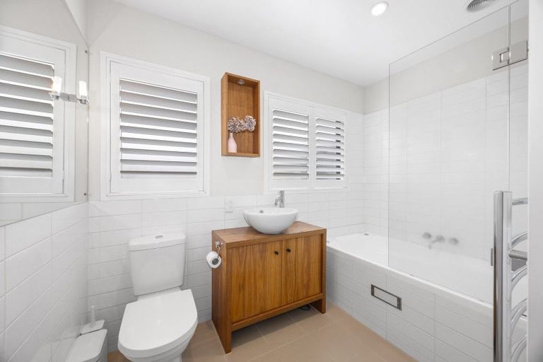 Photo of property in 75b Aikmans Road, Merivale, Christchurch, 8014