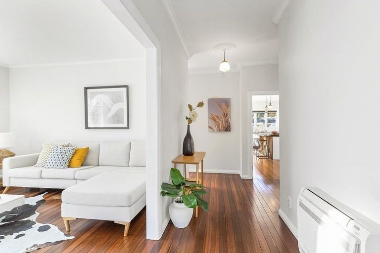 Photo of property in 99 The Parade, Island Bay, Wellington, 6023