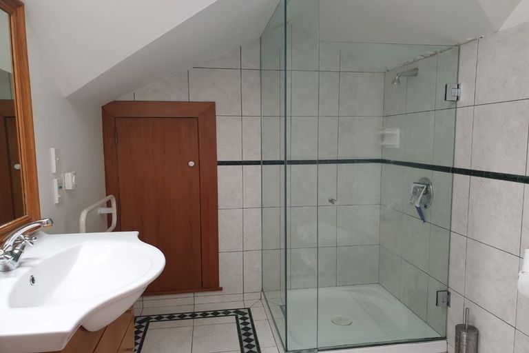 Photo of property in 33 Seaview Terrace, Northland, Wellington, 6012