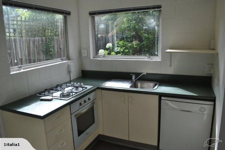 Photo of property in 4/34 Holly Road, St Albans, Christchurch, 8014