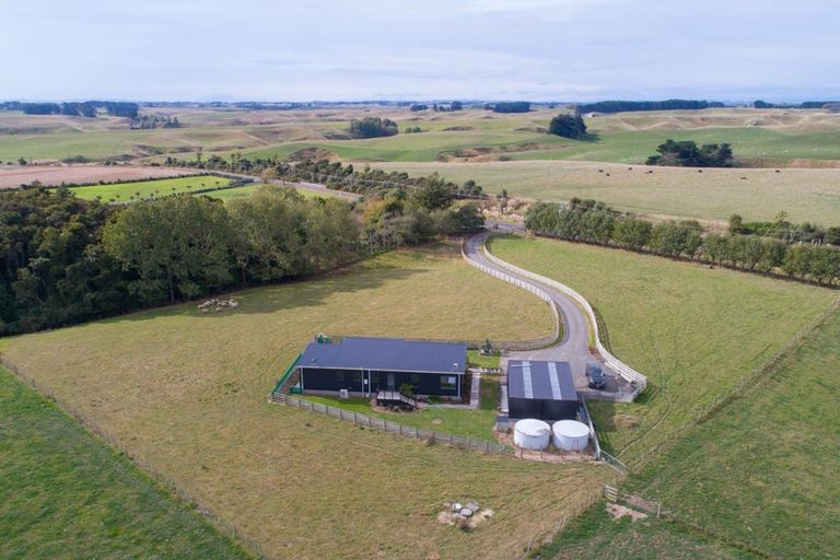 Photo of property in 567 Lethbridge Road, Halcombe, 4775