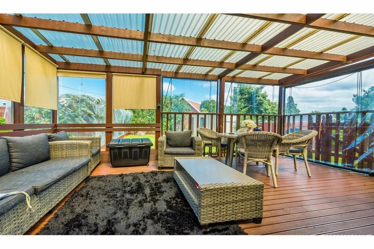 Photo of property in 14 Fairdene Avenue, Henderson, Auckland, 0610