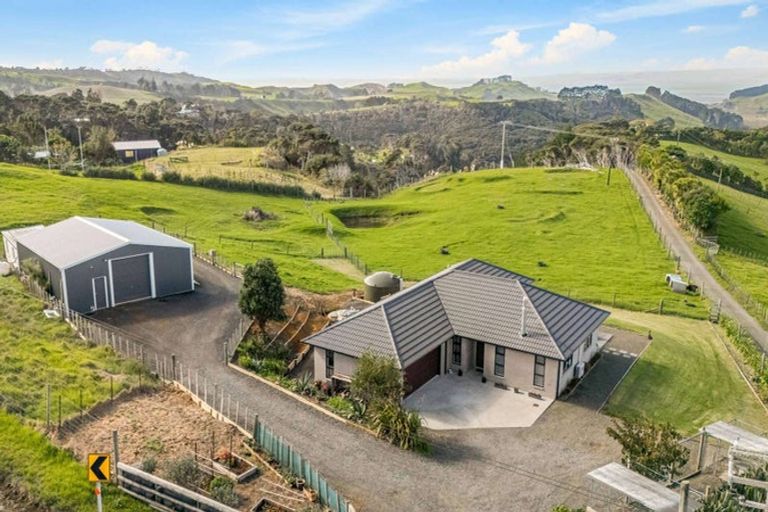 Photo of property in 2712 South Head Road, South Head, Helensville, 0874