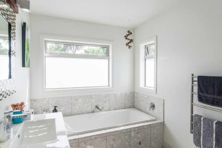 Photo of property in 9 Kotuku Drive, Paraparaumu Beach, Paraparaumu, 5032