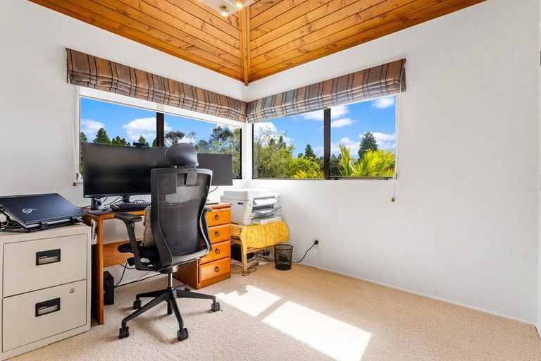 Photo of property in 10 Mosman Place, Chatswood, Auckland, 0626