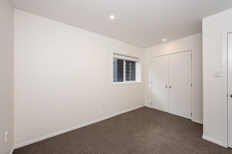 Photo of property in 25f2 Kitchener Terrace, Johnsonville, Wellington, 6037