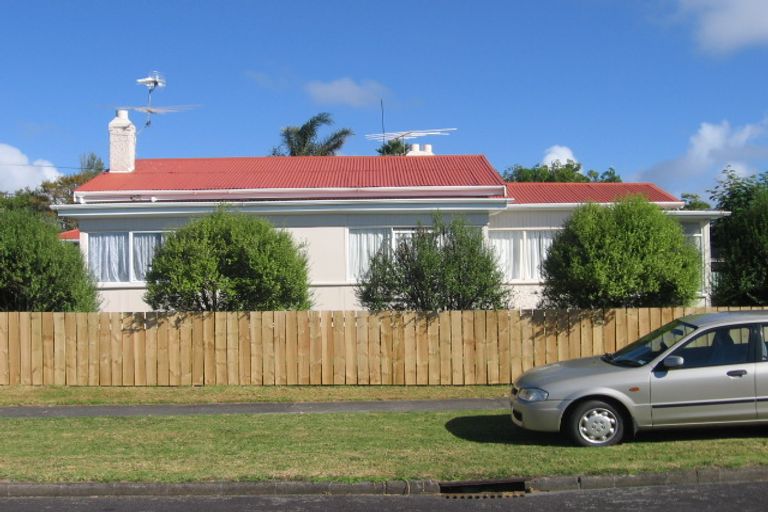 Photo of property in 9 Karaka Street, New Lynn, Auckland, 0600