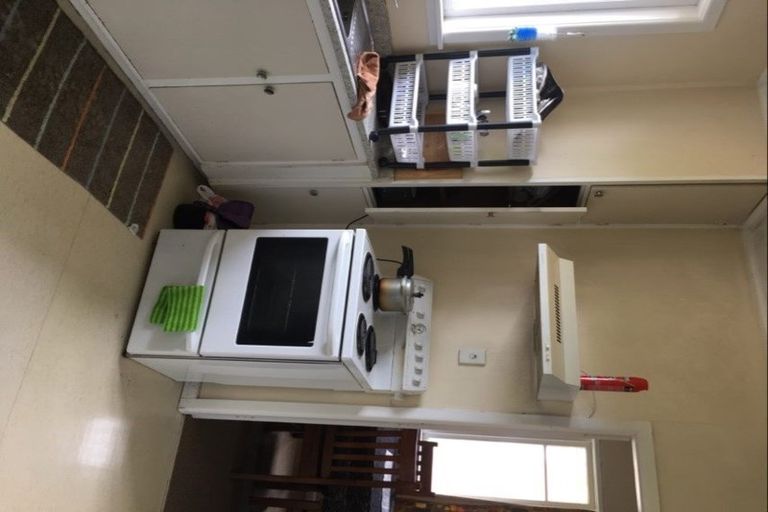 Photo of property in 52 Hutchinson Avenue, New Lynn, Auckland, 0600