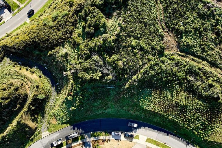 Photo of property in 19 Oakum Road, Whitby, Porirua, 5024