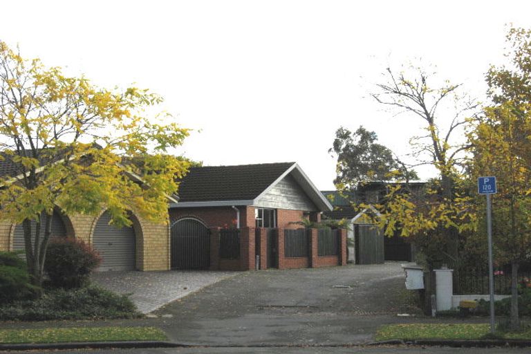 Photo of property in 28 Sawtell Place, Northcote, Christchurch, 8052