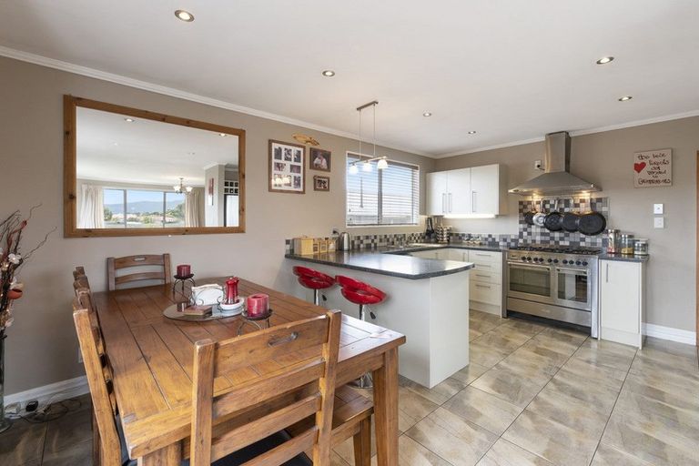 Photo of property in 102 Martin Road, Paraparaumu Beach, Paraparaumu, 5032