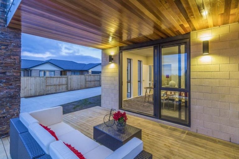 Photo of property in 8 Judith Anne Drive, Pukekohe, 2120