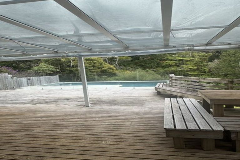 Photo of property in 14 Beazley Place, Glendene, Auckland, 0602