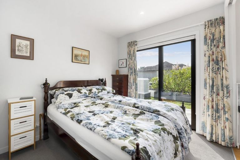 Photo of property in Frank Sargeson Apts, 4/80g Anzac Street, Takapuna, Auckland, 0622