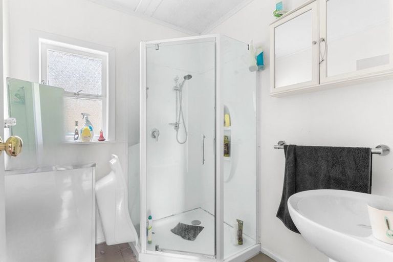 Photo of property in 43b Hook Road, Paparoa, 0571